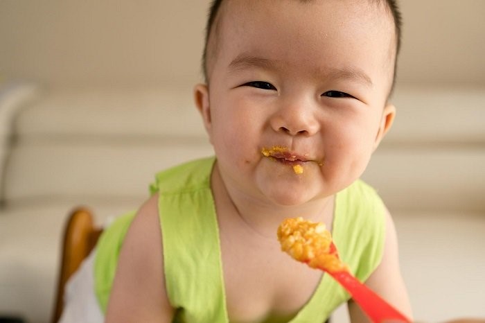 Nên cho trẻ ăn thức ăn dễ tiêu hóa