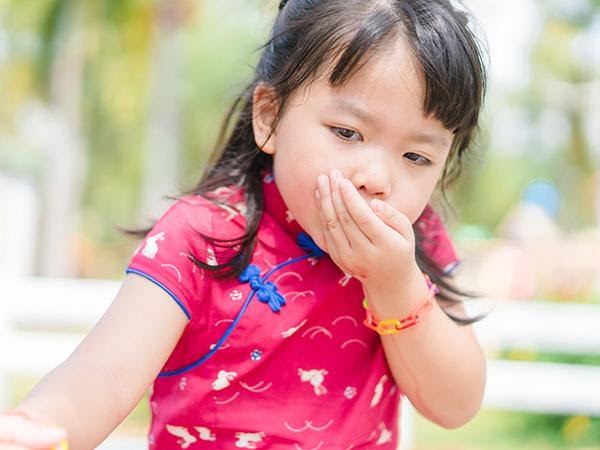Nhiễm khuẩn ở dạ dày khiến trẻ bị nôn, sốt
