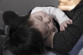 Tái sốt là dấu hiệu thường thấy ở trẻ nhỏ khi bệnh chuyển nặng hoặc do các bậc phụ huynh chăm sóc sai cách